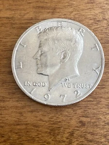 1972 Kennedy Half Dollar Coin (No Mint Mark) Eagle MAKE AN OFFER - Picture 1 of 3