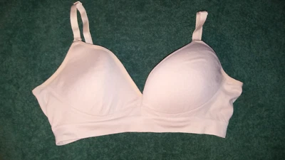 Gillian & O’Malley Beige Nude Nursing Bra Medium Seamless Wireless Male Offer - Image 1 of 4
