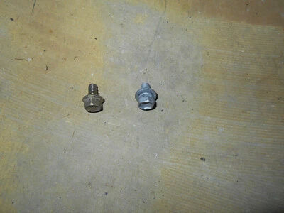 93-97 Geo Prizm Puerta Delantera Vidrio Trasero Montado en Puerta Guía Pernos de Montaje en Pista Foto 1 de 4