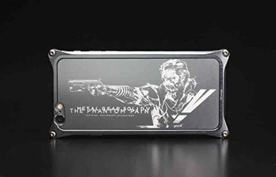 Funda de duraluminio de acero inoxidable con parachoques sólido para iPhone diseño dorado × METAL GEAR SOLID V Foto 1 de 3
