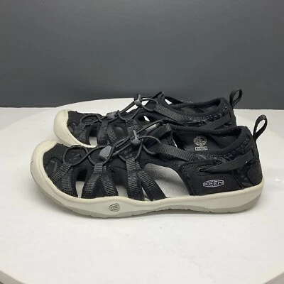 Sandalias deportivas Keen Moxie para niñas 2 jóvenes zapatos para agua negras Foto 1 de 4