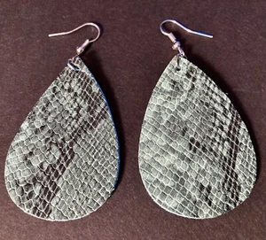 Hiss, Hiss Paparazzi Earrings Aquamarine Green Snakeskin Style Leather  - Picture 1 of 9