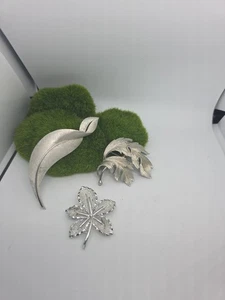 Lote de 3 prendedores de hojas plateadas de colección Trifari Lisner Sarah Coventry - Imagen 1 de 7