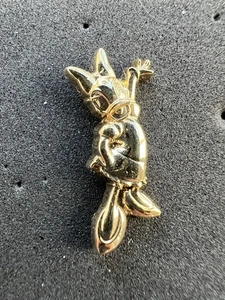 2022 Disney Parks Tiny Kingdom Pin 50th Fab 50 Series 2 Gold Statue Daisy Duck - Bild 1 von 2