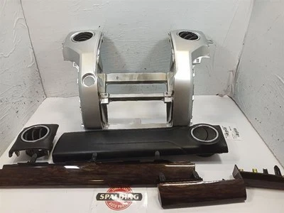 Ободок радиоприемника для приборной панели 2016 TUNDRA с комплектом вентиляционных отверстий и отделкой (10818572 - Изображение 1 из 4