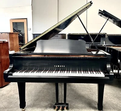 Piano de cola Yamaha C-2 2006 5'8" acabado ébano satinado Foto 1 de 4