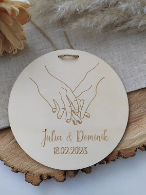 Holzschild Hand in Hand personalisiert Hochzeitsgeschenk - Bild 1 von 4