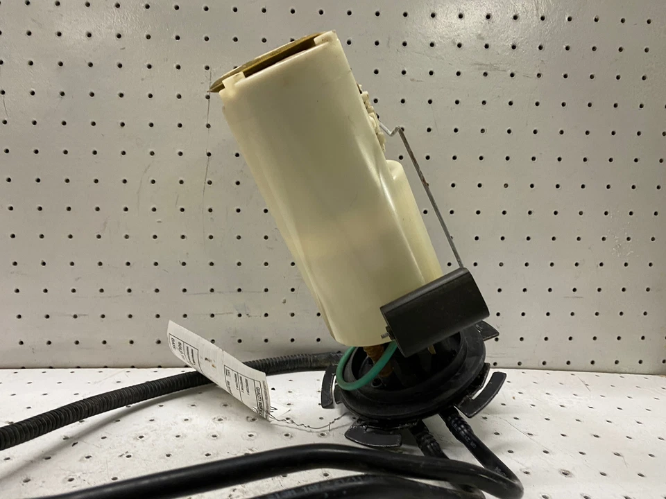 2005 Chevrolet Cobalt Saturn Ion 2.2L OEM Fuel Pump Assembly - Image 1 of 4