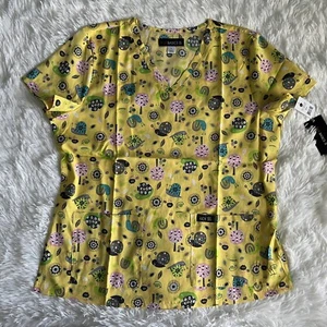 Koi Basics Scrub Top Women’s Large Leslie Sunny Snails Yellow Nursing Medical - Picture 1 of 11