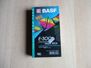 VHS Kassette mit zwei Filmen aus den 90er Jahren - Bild 1 von 4
