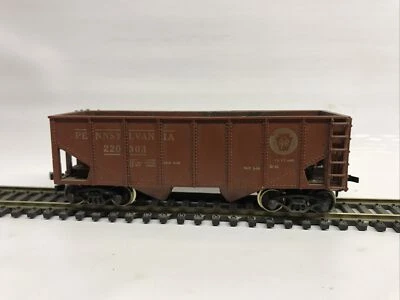 HO Scale Varney Pennsylvania 2 Bay Hopper Ore Car PRR 220303 Metal Wheel Trucks - Image 1 of 4