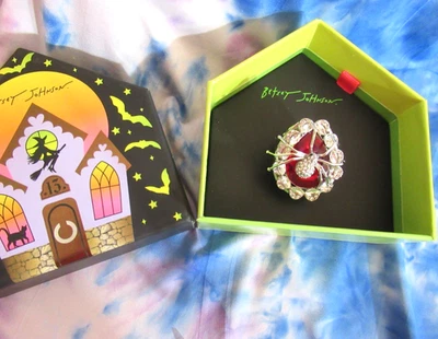 BETSEY JOHNSON AUTÊNTICO DESLUMBRANTE ANEL DE PEDRA DE ARANHA TAMANHO 7 LIMITADO 2025 NOVO NA CAIXA - Imagem 1 de 4