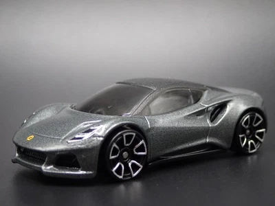 2021-2025 Lotus Emira Gray 1/64 Scale Collectible Diorama Diecast Modello Auto - Immagine 1 di 4