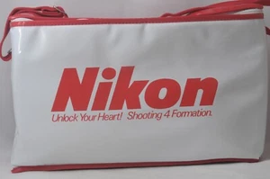 @ SakuraDo @ ¡Excelente! @ Bolsa refrigeradora de esmalte rojo y blanco Nikon para cámara y película - Imagen 1 de 11