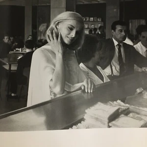 DOLCE ITALIA: THE BEAUTIFUL LIFE OF ITALY IN THE FIFTIES By Giovanna Bertelli - Picture 1 of 9