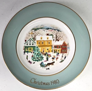 Avon Christmas Plate Series Eighth Edition “Country Christmas" 1980 8.75" Round - Picture 1 of 5