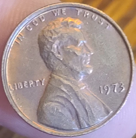 1973 Lincoln Head Memorial Penny Obverse Tilted Collar No Mint Cover