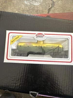 Model Power Dupont Anhydrous Ammonia DUPX 2675 Single Dome Tanker - Image 1 of 2