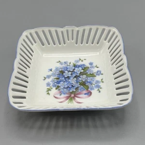 Plato de baratija cuadrado de porcelana Reutter reticulado de colección Forget Me nudos - Imagen 1 de 8