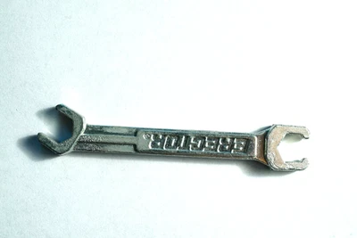 Juego de llaves de metal de juguete de montaje en perfecto estado. USA Foto 1 de 3