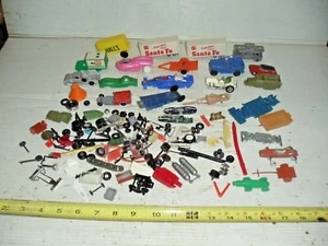 MISC. LOT of OLD VINTAGE DIE CAST & PLASTIC TOY CAR & TRUCK PARTS & PIECES  - Picture 1 of 8