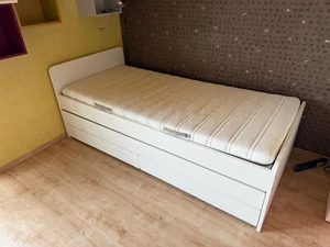 IKEA SLÄKT Bett Weiß 90x200 cm inkl. Matratzen + Schoner - Selbstabholung - Bild 1 von 4