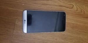 lg g5 gray, screen and 3G/4G broken, new battery/rumble/speaker. Working - Photo 1 sur 6