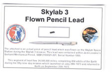 Carte / présentoir avec un fragment Original Nasa Skylab 3 (USA - 050**)