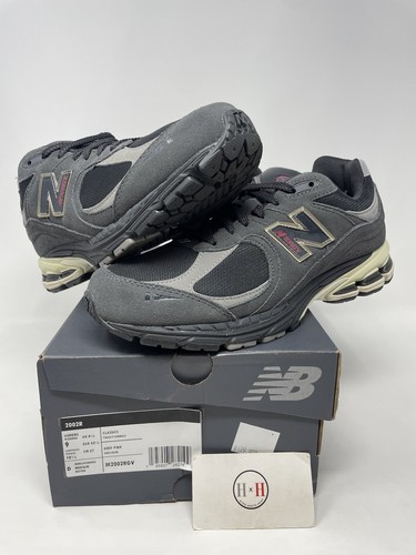 Calamita New Balance 2002R Hi Pink 2022 taglia 9 M2002RGV autentica rara usata bassa