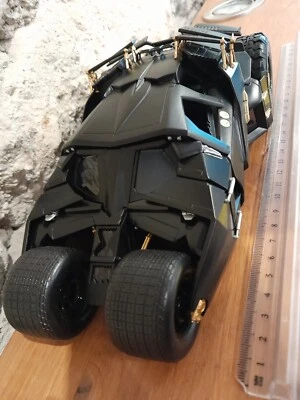 Hot Wheels raro modellino Batmobile Tumbler die-cast dal film Batman Begins 1/18 - Immagine 1 di 4