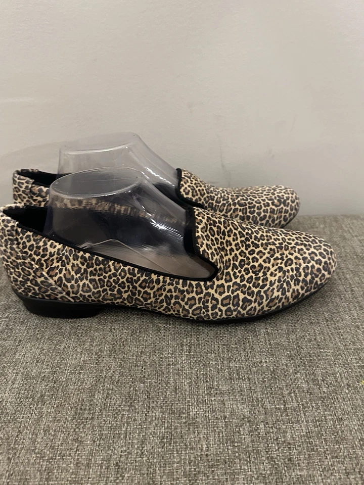 Zapatos planos sin cordones con estampado de leopardo Clark’s Collection talla 9,5 de ancho Foto 1 de 4