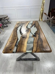 Elegante mesa de resina epoxi transparente - Mesa auxiliar de madera personalizada, regalo hecho a mano - Imagen 1 de 6