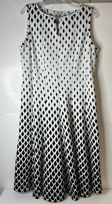 Vestido HAANI Mujer Talla 2X Acampanado Blanco Negro Patrón Diamante Sin Mangas Cerradura Foto 1 de 4