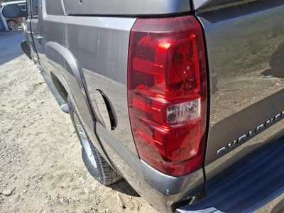 Conjunto de luz trasera izquierda usada se adapta a: Chevrolet Avalanche 1500 2011 grado A izquierdo Foto 1 de 4