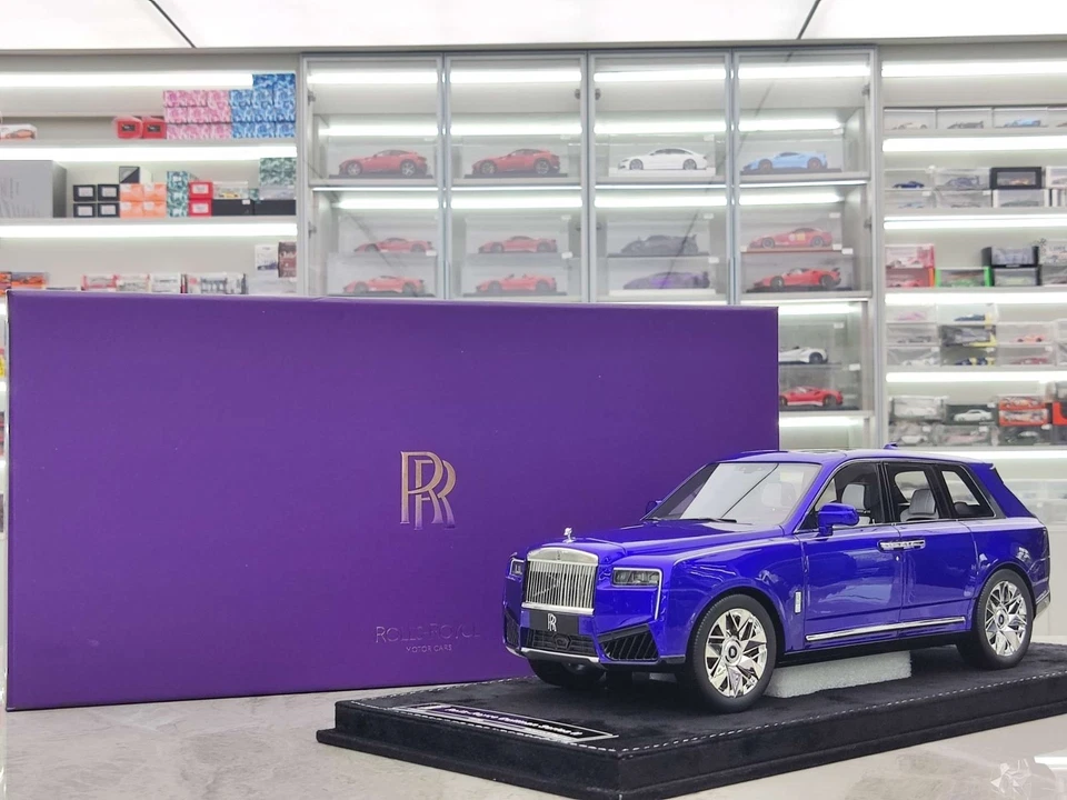 Rolls-Royce Cullinan Series II (Royal Blue) [Henson&Heaven] scala 1/18 - Immagine 1 di 1