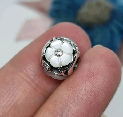Genuino Pandora FLORAL LUMINOSO Madreperla Dije 💕 S925 ALE  Foto 1 de 4