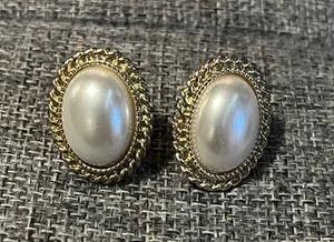 Stage Used Earring Costume Props From “Mrs Doubtfire” In The West End - Picture 1 of 2