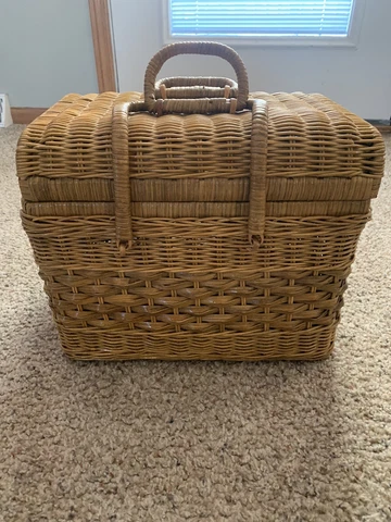 HOMEMAKERS IDEA COMPANY Picnic Basket. Very Nice But Used A Few Times. Sturdy! Cover