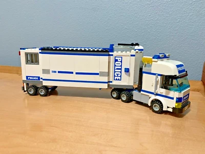 LEGO CITY Mobile Police Command Center Unit 7288 Truck/Trailer Combo INCOMPLETE - Image 1 of 4