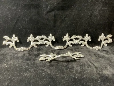 Tiradores de cajón de latón pintados en plata provinciales franceses vintage (juego de 4 piezas) #4 Foto 1 de 4