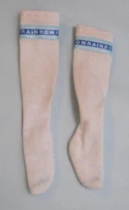 Muñeca Rainbow High Cheer Skyler Bradshaw BLANCA con logotipo azul calcetines ropa de moda - Imagen 1 de 1