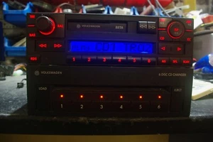 Oldtimer VOLKSWAGEN BETA 5 autoradio mit 6-fach CD wechsler CODE vorhanden, TOP - Bild 1 von 12