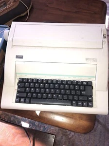 Máquina de escribir Nakajima WPT-150 de colección - Imagen 1 de 3