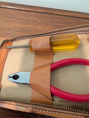 DE COLECCIÓN UTICA 4' DESTORNILLADOR, DOS CAPAS Y LLAVE EN ESTUCHE DE CUERO Foto 1 de 4