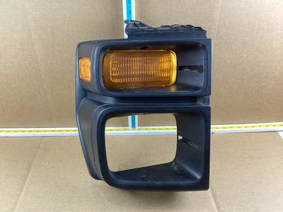 Moldura de acabamento para farol direito Ford E-250 2008-2014 com luz de estacionamento 8C2Z13200B fabricante de equipamento original - Imagem 1 de 4