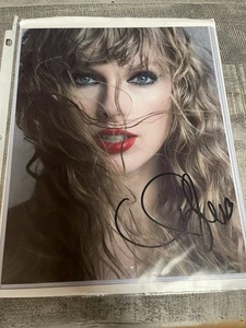 Taylor Swift Signed 8x10 inch Authentic Original Autograph dual COAs - Picture 1 of 3