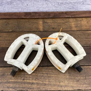 Victor BMX Pedals 1/2 in White Old School BMX Freestyle VP-767 Vintage 1/2" A2 - Picture 1 of 10