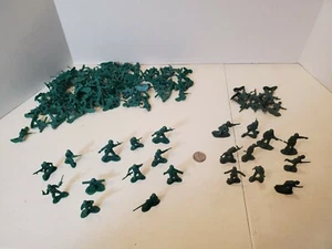 100+ HELLGRÜNE 17 DRAB grüne Kunststoff Armee Männer.  12+ Posen ca. 1,5" - Bild 1 von 8