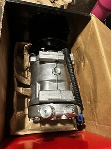A/C Compressor SD7H15 for International QR - Picture 1 of 5