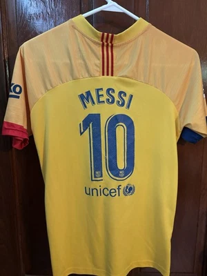 阅读耐克足球俱乐部巴塞罗那客场足球球衣 2019 2020 年莱昂内尔·梅西尺码? — 第 1/4 张图片